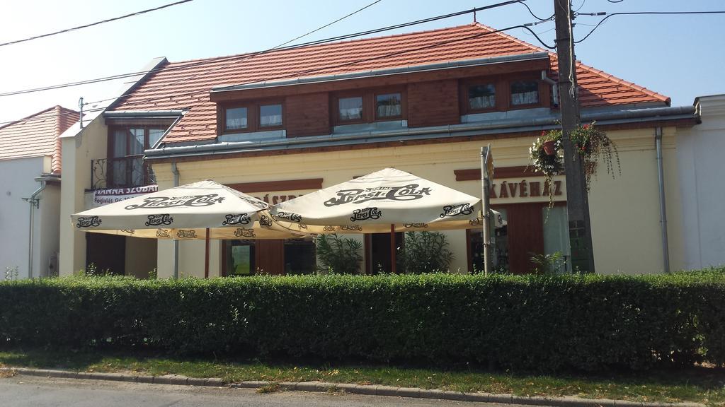 Hanna Szobai Tarcal Luaran gambar